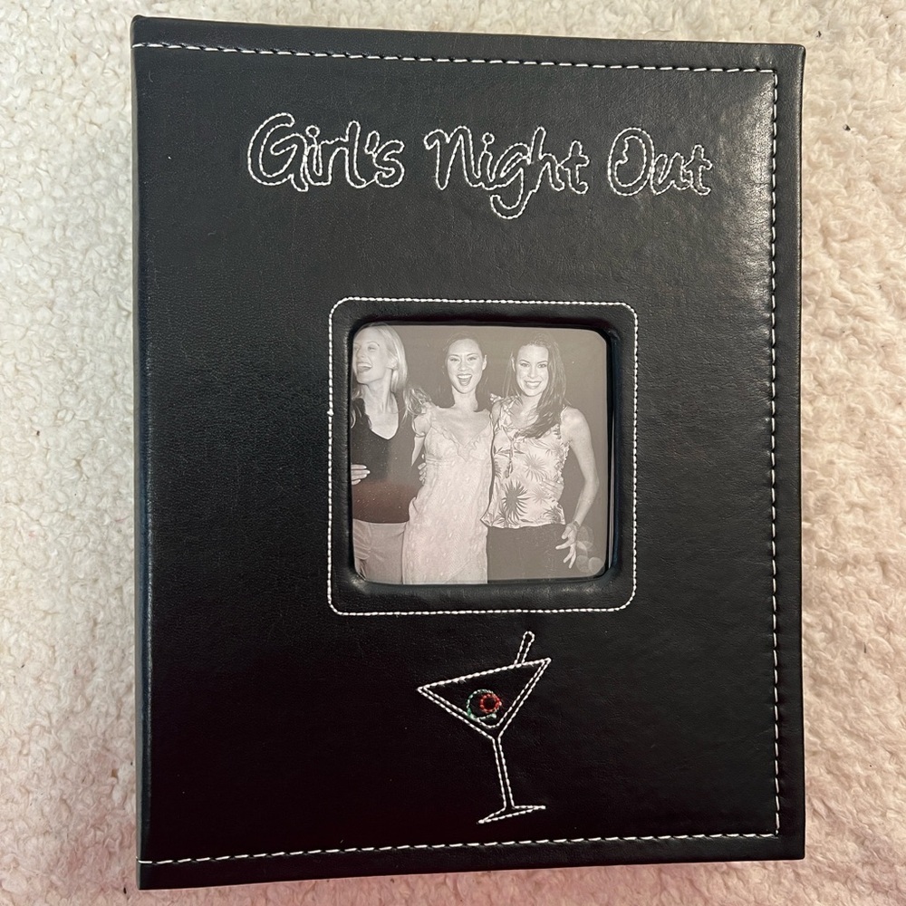 Sixtrees 'Girl's Night Out' Imitation Leather w/White Stitch Photo Album 4" x 6" - Picture 2 of 10